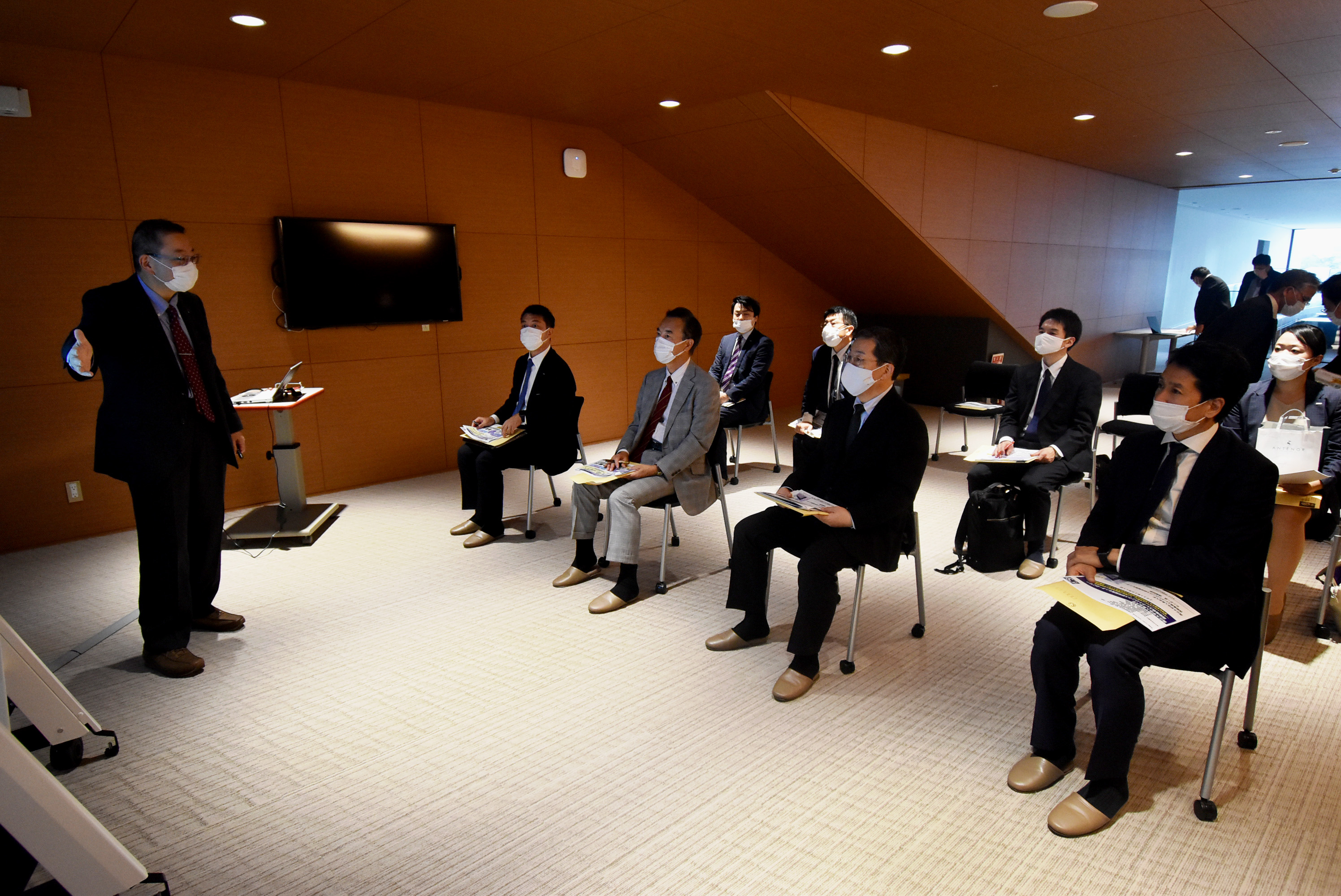 2021年10月11日、SMBCベンチャーキャピタル株式会社 落合 昭代表取締役社長、杉本 隆吏部長、佐藤 岳彦次長、株式会社三井住友銀行 荒井  隆志部長、平井 孝明副部長、大馬 朋恵様、浅見 英男副部長、飯澤 宏明部長代理が本センターをご視察されました。ニュース ...