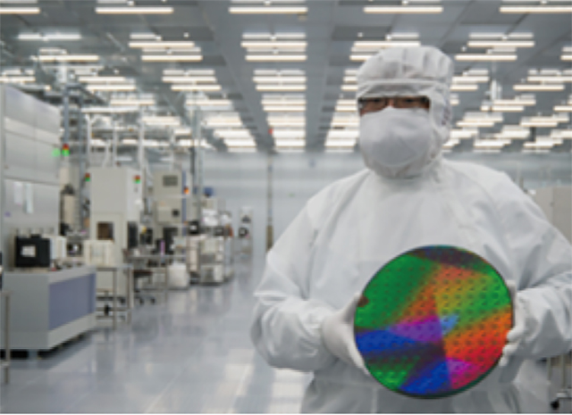Prototype development environment (the leading-edge clean room and the manufacturing process equipment using 300 mm wafers) at CIES and the prototype 300 mm wafer
